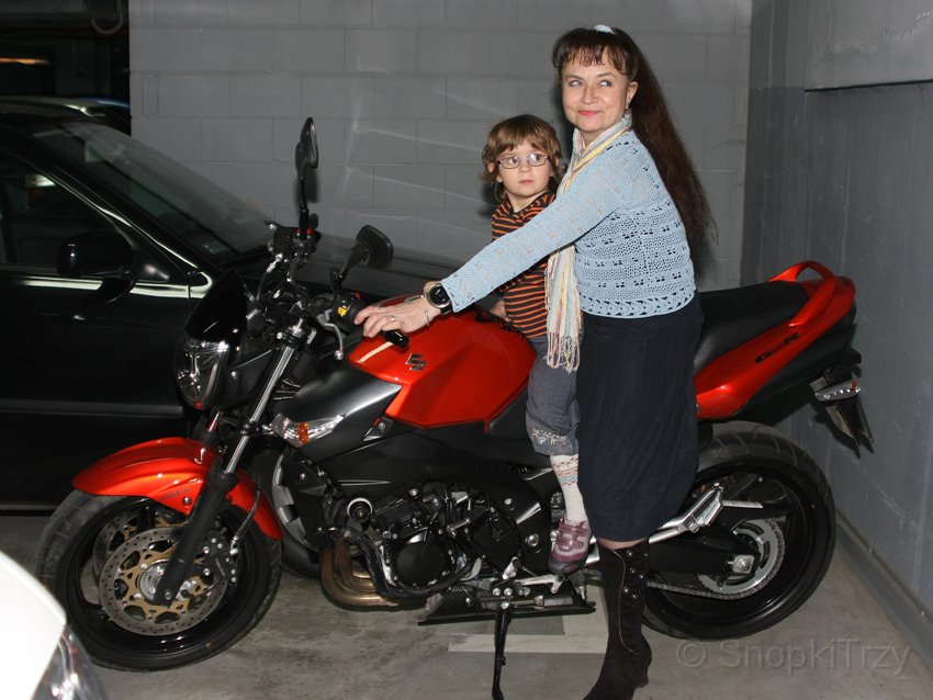 IMG_04568.jpg - a po imprezie by�o uje�d�anie tatusiowego motoru :)